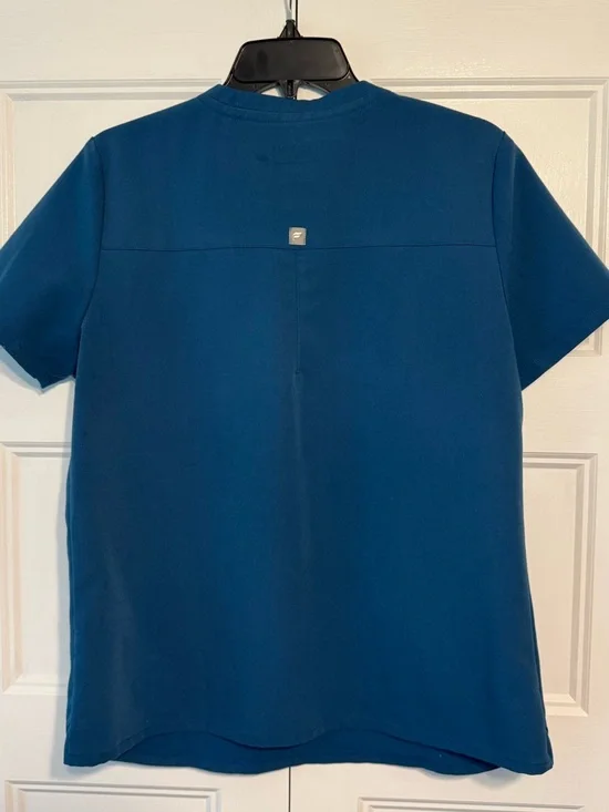 Caribbean Blue Fabletics Scrub Top - Picture 2 of 2
